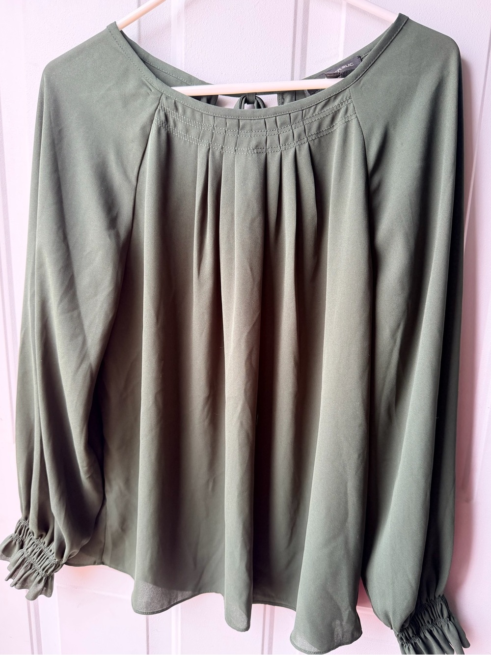 Banana Republic Olive Green Flowy Lightweight Peasant Blouse Size Medium